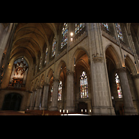 Linz, Maria-Empfngnis-Dom, Blick ber den neuen Altar in der Vierung zur Hauptorgel