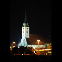 Bratislava (Pressburg), Dm sv. Martina (Dom St. Martin), Auenansicht des Doms bei Nacht
