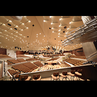 Berlin, Philharmonie, Seitlicher Blick ber die Chamaden in Richtung Blcke A, B und E-H links