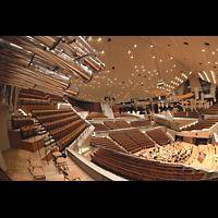 Berlin, Philharmonie, Seitlicher Blick ber die Chamaden in Richtung Blcke E-G rechts und A-B