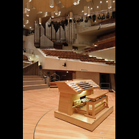 Berlin, Philharmonie, Mobiler Spieltisch auf der Bhne und Orgel