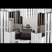 Berlin, St. Hedwigs-Kathedrale, Seitlicher Blick �ber den Spieltisch und das R�ckpositiv in die Kirche