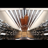 Berlin, St. Hedwigs-Kathedrale, Pfeifen im R�ckpositiv mit Blick durch den Prospekt-Praestant in die Kirche