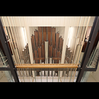 Berlin, St. Hedwigs-Kathedrale, Blick durch die Zugruten ins R�ckpositiv auf die Pedalpfeifen ganz hinten