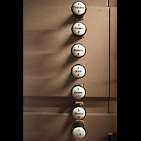 Hamburg, Hauptkirche St. Nikolai, Linke Registerstaffel am Spieltisch der Taufkapelle