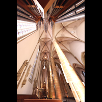 Rheine, St. Dionysius, Sdliches Seitenschiff mit Josef-Altar, oben die Orgel auf der Nordseite