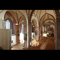 Schleswig, Dom St. Petri, Seitlicher Blick von der Orgelempore entlang des R�ckpositivs in den Dom