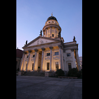 Berlin, Franzsische Friedrichstadtkirche (Franzsischer Dom), Auenansicht bei Dmmerung