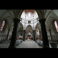 London, Temple Church, Blick von der Rundkirche in die Hauptkirche