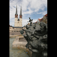 Halle (Saale), Marktkirche Unserer Lieben Frauen, Brunnen am Hallmarkt mit Marktkirche
