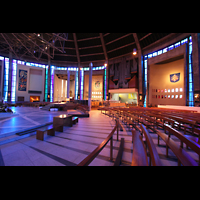 Liverpool, Metropolitan Cathedral of Christ the King, Innenraum seitlich