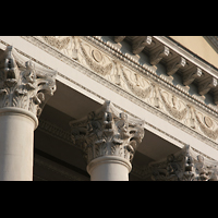 Karlsruhe, Stadtkirche, Detail an der Fassade