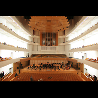 Luzern, KKL - Kultur- und Kongresshalle, Innenraum / Hauptschiff in Richtung Orgel