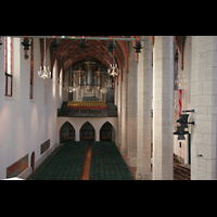 Halle (Saale), Konzerthalle (ehem. Ulrichskirche), Blick ber das Rckpositiv der Hauptorgel zur Emporenorgel