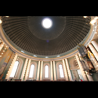 Berlin, St. Hedwigs-Kathedrale, Innenraum mit Orgel