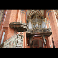 Gstrow, Pfarrkirche St. Marien, Kanzel und Orgel