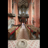 Gstrow, Pfarrkirche St. Marien, Innenraum / Hauptschiff in Richtung Orgel