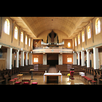 Saarbrcken, Christknig, Innenraum / Hauptschiff in Richtung Orgel