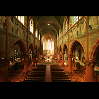 Dudelange (Ddelingen), Saint-Martin (St. Martin), Blick von der Orgelempore in die Kirche