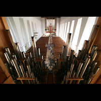 Memmingen, St. Josef, Blick ber die Pfeifen des Rckpositivs in die Kirche