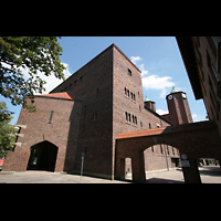 Memmingen, St. Josef, Auenansicht des Eingangsbereichs