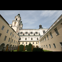 St. Florian, Stiftskirche, Innenhof