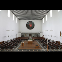 Dlmen, Heilig-Kreuz-Kirche, Innenraum in Richtung Rckwand mit Fensterrosette