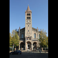 Potsdam, Propsteikirche St. Peter und Paul, Fassade mit Turm