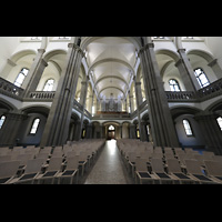 Stuttgart, Matthuskirche, Innenraum in Richtung Orgel