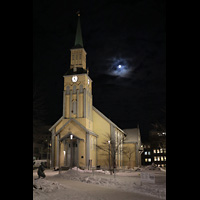 Troms, Domkirke, Auenansicht von vorne bei Nacht