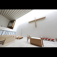 Leipzig, Propsteikirche St. Trinitatis, Innenraum mit Orgel, seitlich