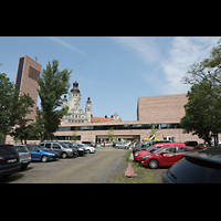 Leipzig, Propsteikirche St. Trinitatis, Auenansicht (Rckseite) mit Rathaus im Hintergrund