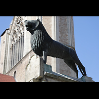 Braunschweig, Dom St. Blasii, Braunschweiger Lwe auf dem Burgplatz vor dem Dom