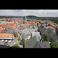 Goslar, Marktkirche St. Cosmas und Damian, Aussicht vom Nordturm auf das Breite Tor (Mitte li.) und die Stephanikirche (Mitte re.)