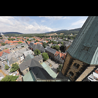 Goslar, Marktkirche St. Cosmas und Damian, Aussicht vom Nordturm nach Osten auf die Kirche, den Sdturm und den Marktplatz
