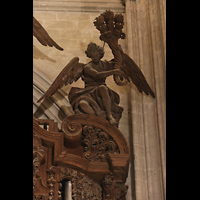 Sevilla, Catedral, Rechter Engel auf dem Gehuse der Epistelorgel