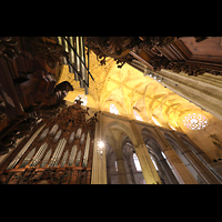 Sevilla, Catedral, Blick vom Rckpositiv und den Chamaden der Evangelienorgel zur Epistelorgel