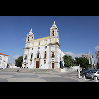 Faro, Igreja do Carmo, Auenansicht mit dem Platz Largo do Carmo