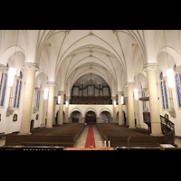 Berlin, Ss. Corpus Christi Kirche, Innenraum in Richtung Orgel