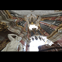 Weingarten, Basilika  St. Martin, Kunstvoll verziertes Hauptorgelgehuse mit tragendem Atlanten