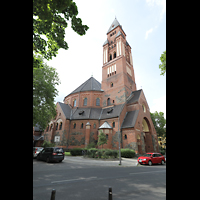 Berlin, St. Marien Unbefleckte Empfngnis, Auenansicht mit Turm vom Bergheimer Platz (Sdostseite) aus