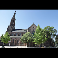 Bhl, Stadtpfarrkirche Mnster St. Peter und Paul, Auenansicht seitlich von der Eisenbahnstrae aus