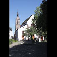 Basel, Peterskirche, Blick vom Petersplatz zur Kirche