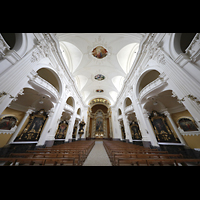 Schwyz, Kollegiumskirche, Innenraum in Richtung Chor