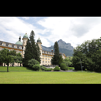 Schwyz, Kollegiumskirche, Auenansicht von der Kollegiumsstrae aus