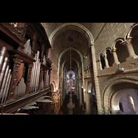 vora, Catedral da S, Blick von der Westempore auf die Orgel und ins Hauptschiff