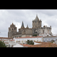 vora, Catedral da S, Die Kathedrale thront ber der Stadt