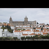 vora, Catedral da S, Auenansicht von Weitem