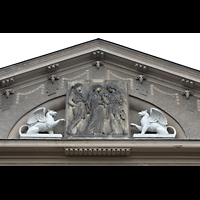 Grlitz, Stadthalle, Figurenschmuck an der Fassade