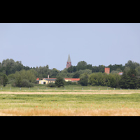 Brandenburg, Dom St. Peter und Paul, Blick von der Bundesstrae 102 zum Dom